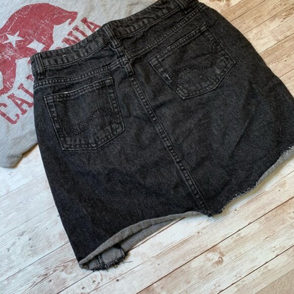 💕 3/$15 Bongo Mini Skirt - Picture 2 of 2